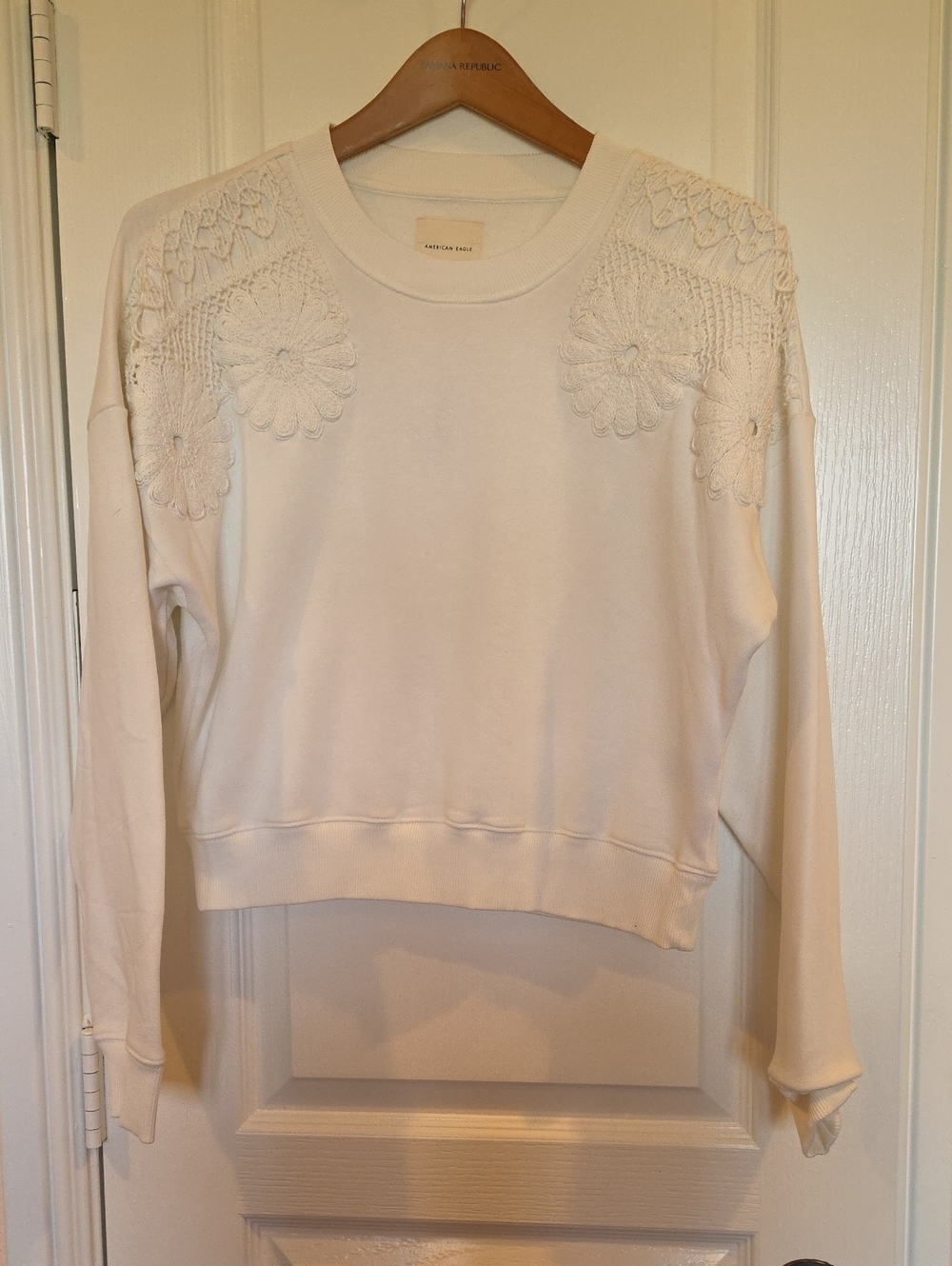 NWT, XS American Eagle Cream Ribbed-Neck Cropped Sweatshirt